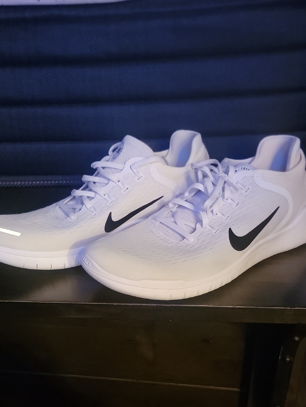 Nike Men's White Athletic Shoes with Black Swoosh/ NIKE FREE US size 13